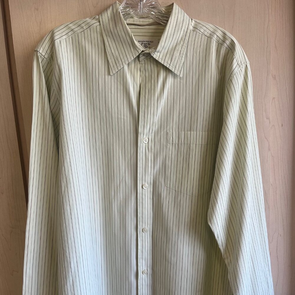 Banana Republic Button Up Shirt Mens Large Lt Green L/S Classic‎ Fit Garment Dye